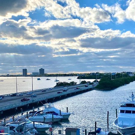 Modern Waterfront Apartment With Miami Skyline View, Free Parking 5 Mins Drive To Miami Beach Esterno foto