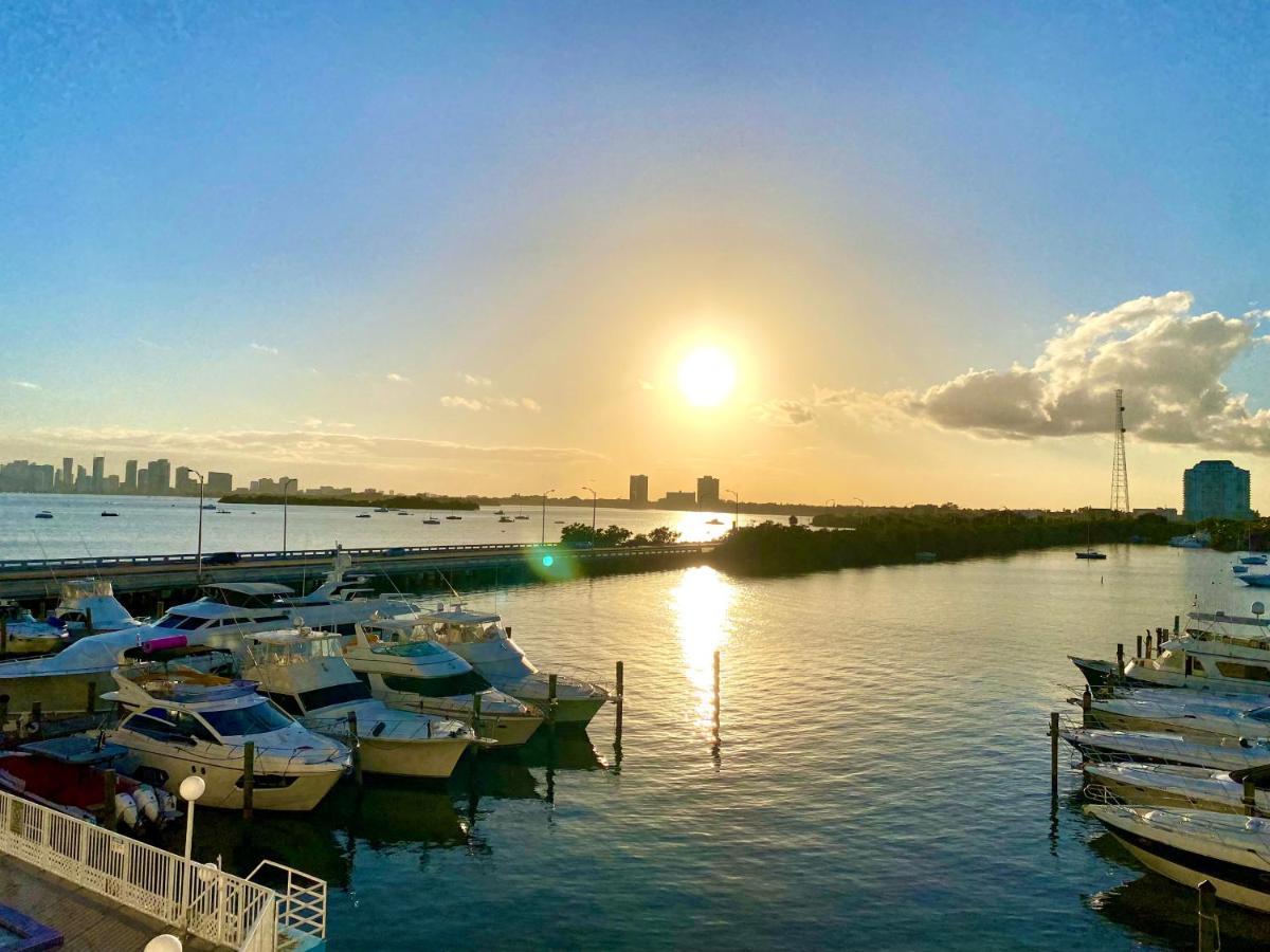 Modern Waterfront Apartment With Miami Skyline View, Free Parking 5 Mins Drive To Miami Beach Esterno foto