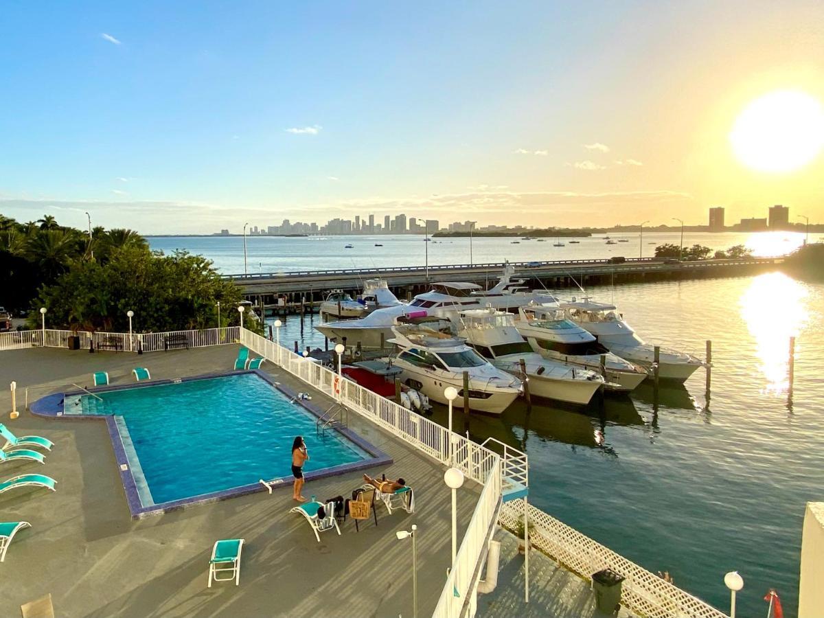 Modern Waterfront Apartment With Miami Skyline View, Free Parking 5 Mins Drive To Miami Beach Esterno foto