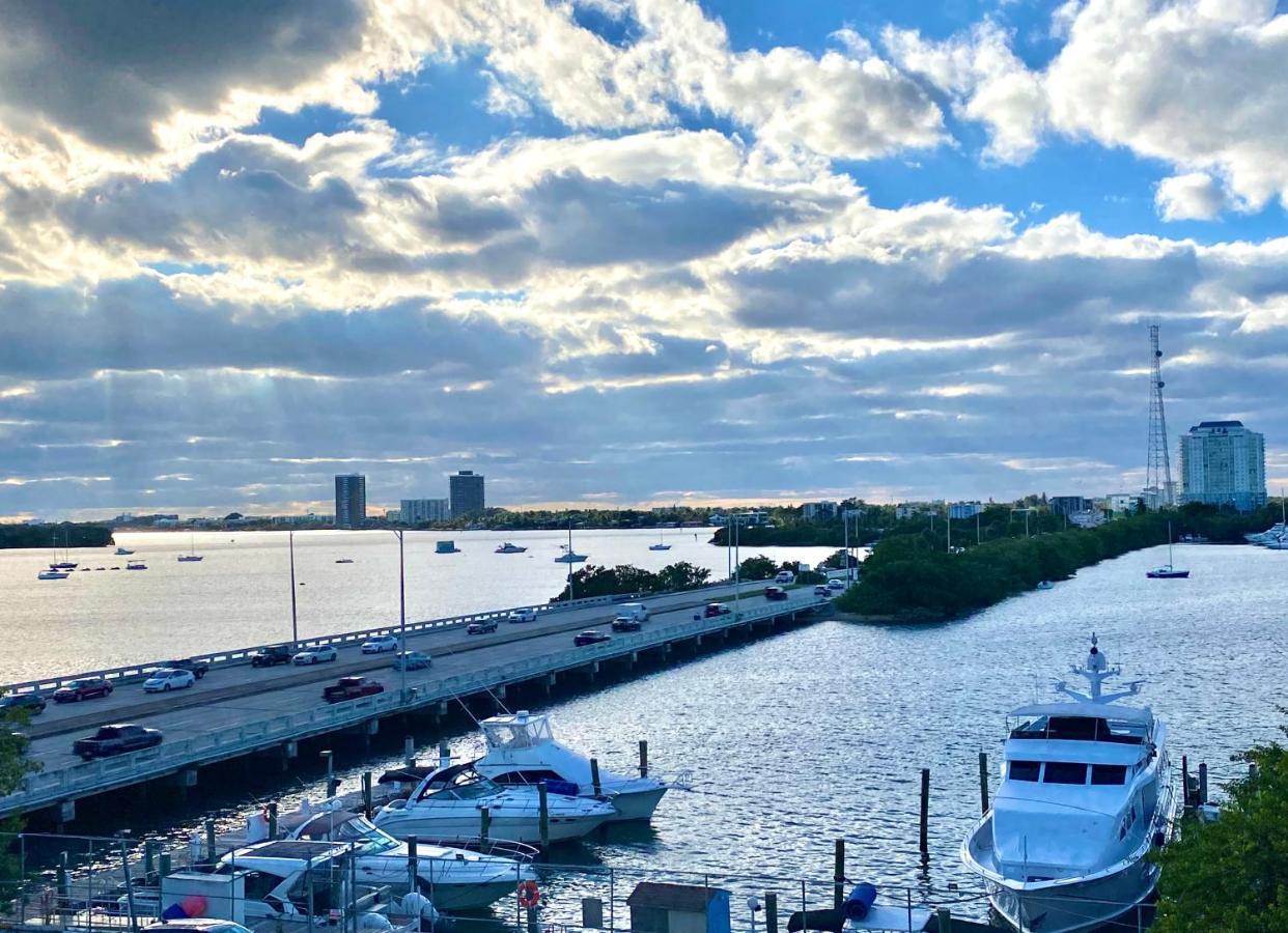 Modern Waterfront Apartment With Miami Skyline View, Free Parking 5 Mins Drive To Miami Beach Esterno foto