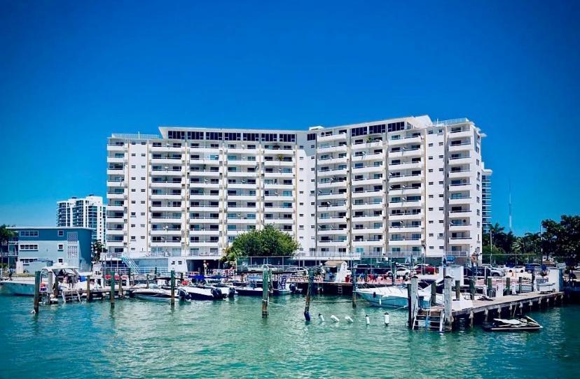 Modern Waterfront Apartment With Miami Skyline View, Free Parking 5 Mins Drive To Miami Beach Esterno foto